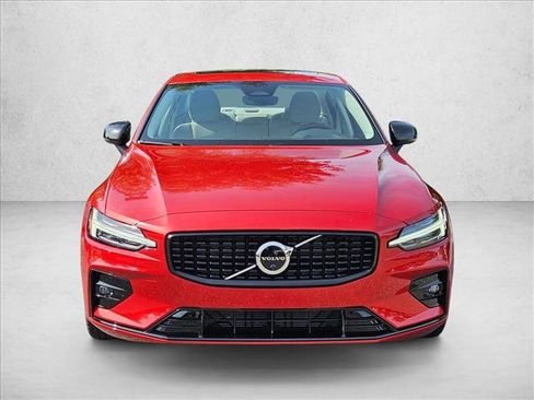 Used 2024 Volvo S60 B5 Plus w/ Climate Package FWD image 2