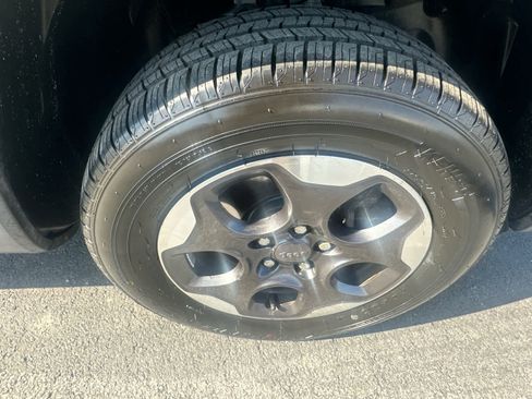 Used 2017 Jeep Renegade Sport w/ Power & Air Group image 10