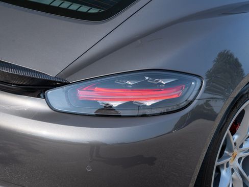 Used 2018 Porsche 718 Cayman S RWD image 15