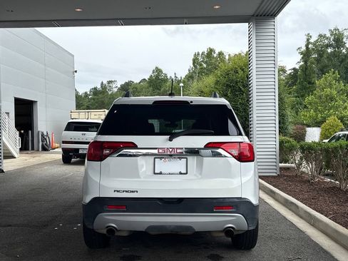 Used 2017 GMC Acadia SLE FWD image 4