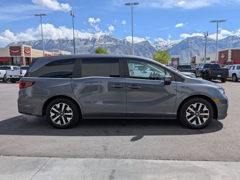 Used 2025 Honda Odyssey EX-L image 2