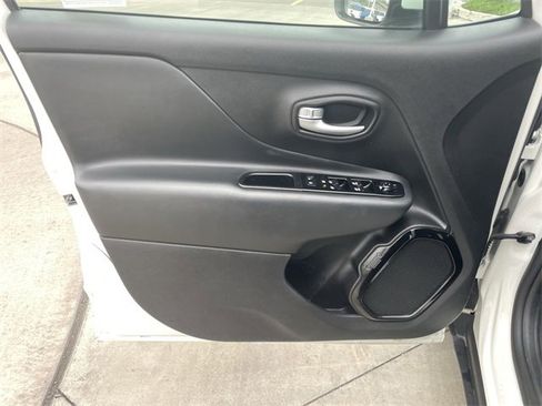 Used 2020 Jeep Renegade Altitude image 20