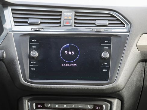 Used 2021 Volkswagen Tiguan SE image 14