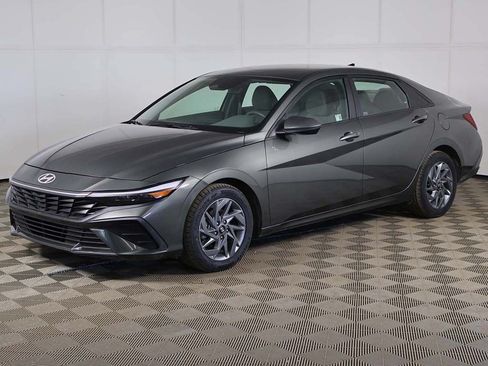 Used 2024 Hyundai Elantra SEL FWD image 7