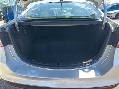 Used 2017 Ford Fusion SE FWD image 29