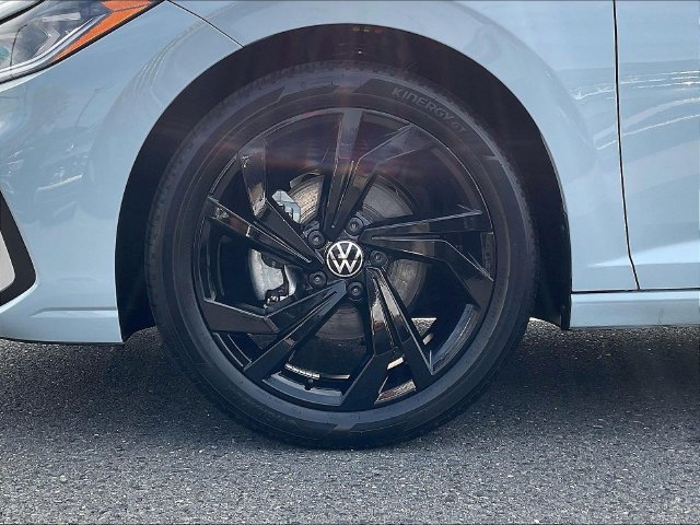 Certified 2025 Volkswagen Jetta SE w/ Sunroof Package FWD image 9