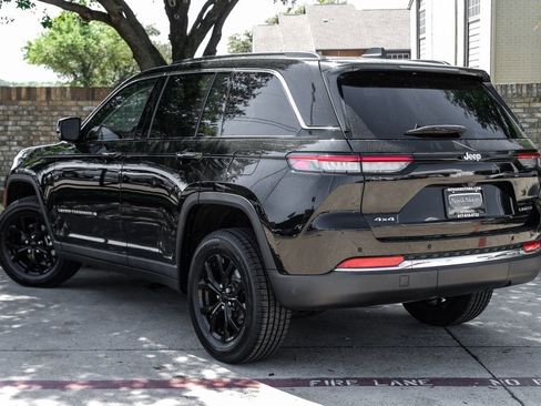 Used 2022 Jeep Grand Cherokee Limited image 20