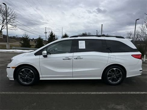 Used 2023 Honda Odyssey Elite image 2