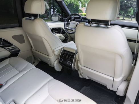 Used 2025 Land Rover Range Rover Long Wheelbase SE AWD/4WD image 32