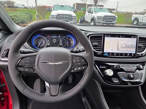 New 2026 Chrysler Pacifica Limited image 14