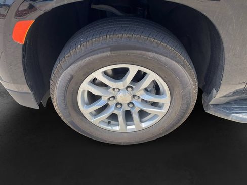 Used 2022 Chevrolet Tahoe LT w/ Luxury Package RWD image 9
