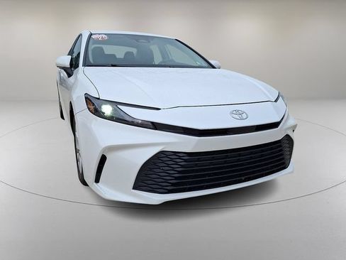 Used 2025 Toyota Camry LE FWD image 2