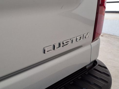 Used 2022 Chevrolet Silverado 2500 Custom w/ Custom Value Package AWD/4WD image 17