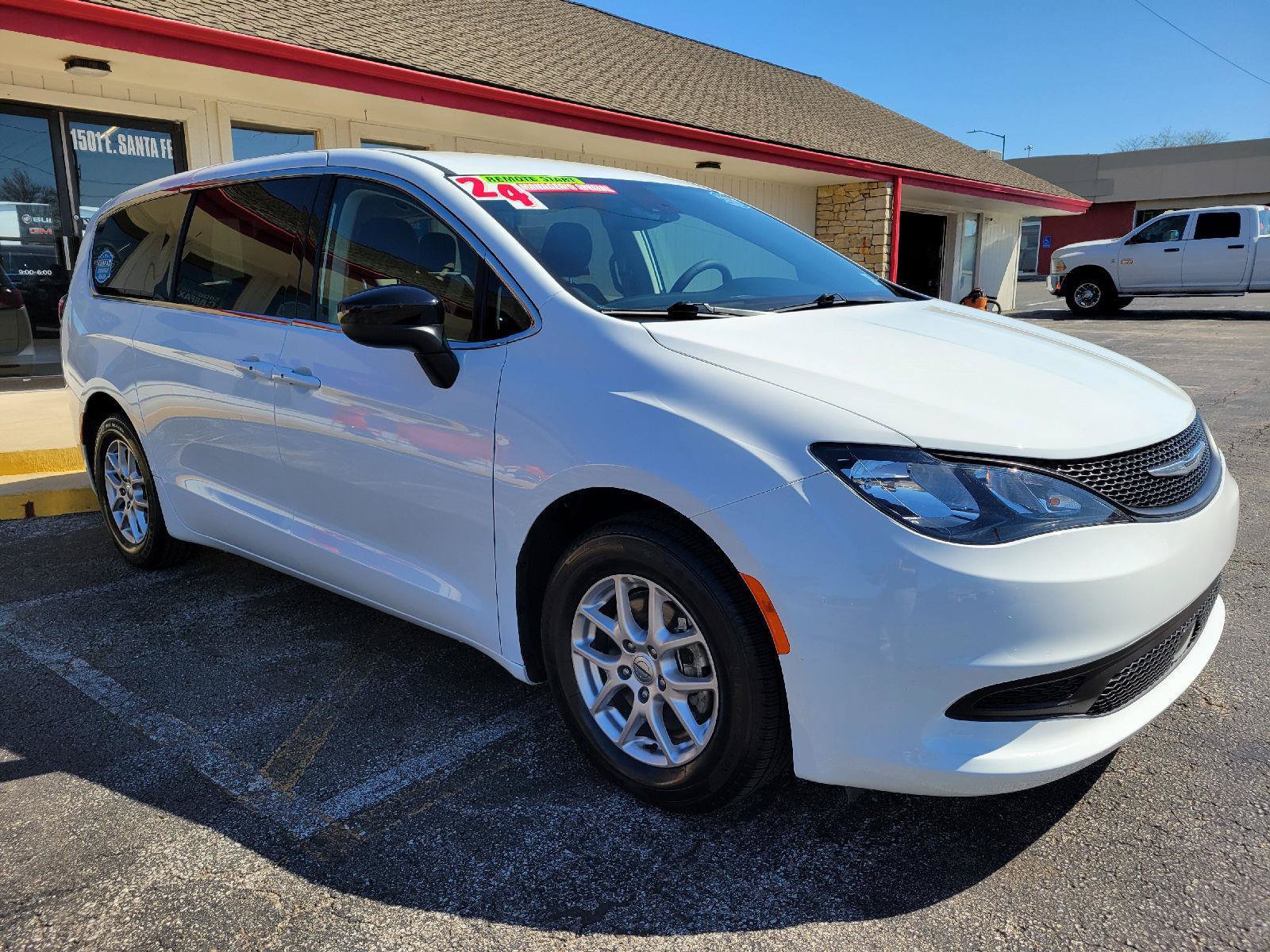 Used 2024 Chrysler Voyager LX FWD image 3