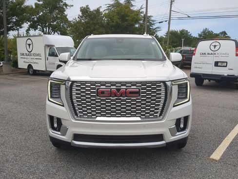 Used 2022 GMC Yukon XL Denali AWD/4WD image 3