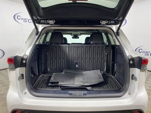 Certified 2024 Toyota Highlander XLE AWD/4WD image 7