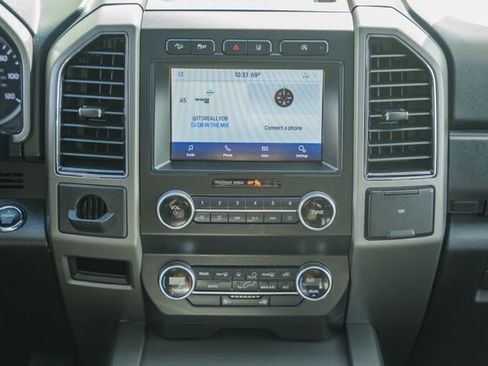 Used 2020 Ford Expedition XLT w/ Black Accent Package AWD/4WD image 29
