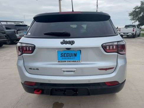Used 2025 Jeep Compass Trailhawk w/ Trailer Tow Group AWD/4WD image 7