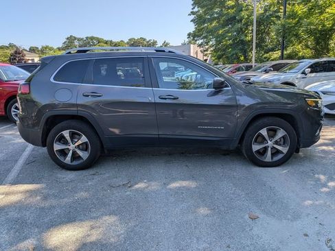 Used 2019 Jeep Cherokee Limited AWD/4WD image 2