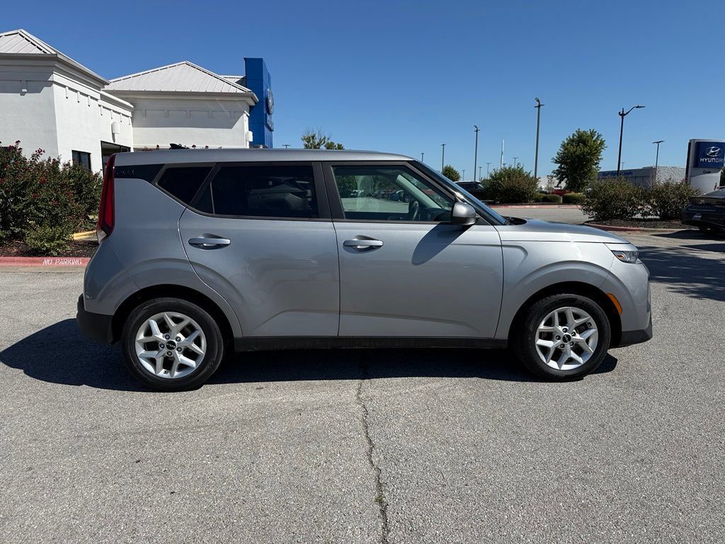 Used 2022 Kia Soul LX w/ Technology Package FWD image 8