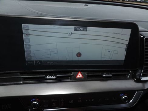 Used 2025 Kia Sportage EX image 20