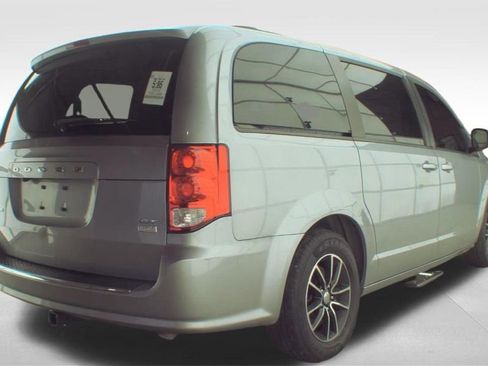 Used 2019 Dodge Grand Caravan GT image 4