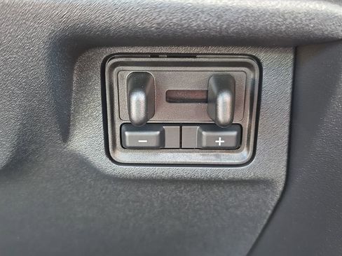 New 2025 Ford Expedition Active image 16