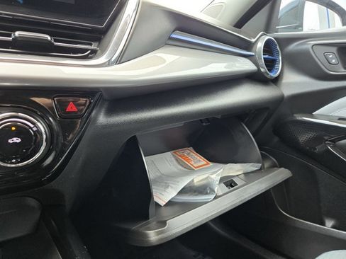 Used 2025 Chevrolet Trax LT w/ LT Convenience Package FWD image 13