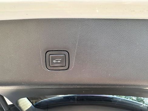 Used 2019 Chevrolet Traverse Premier w/ Driver Confidence II Package FWD image 29