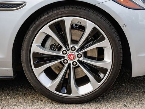 Used 2021 Jaguar XF R-Dynamic SE image 11