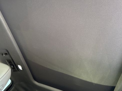 Used 2022 GMC Yukon SLT w/ SLT Premium Package image 15