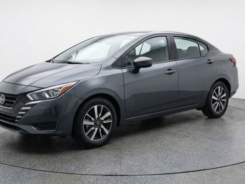 Used 2025 Nissan Versa SV image 3