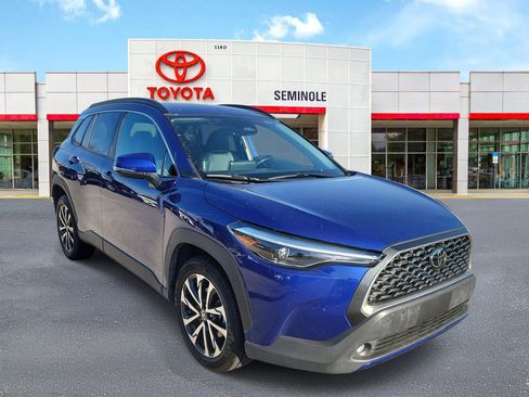 Used 2023 Toyota Corolla Cross XLE image 2