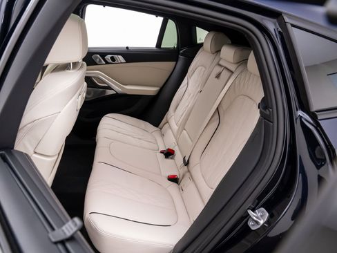 New 2026 BMW X6 M60i w/ Executive Package image 18