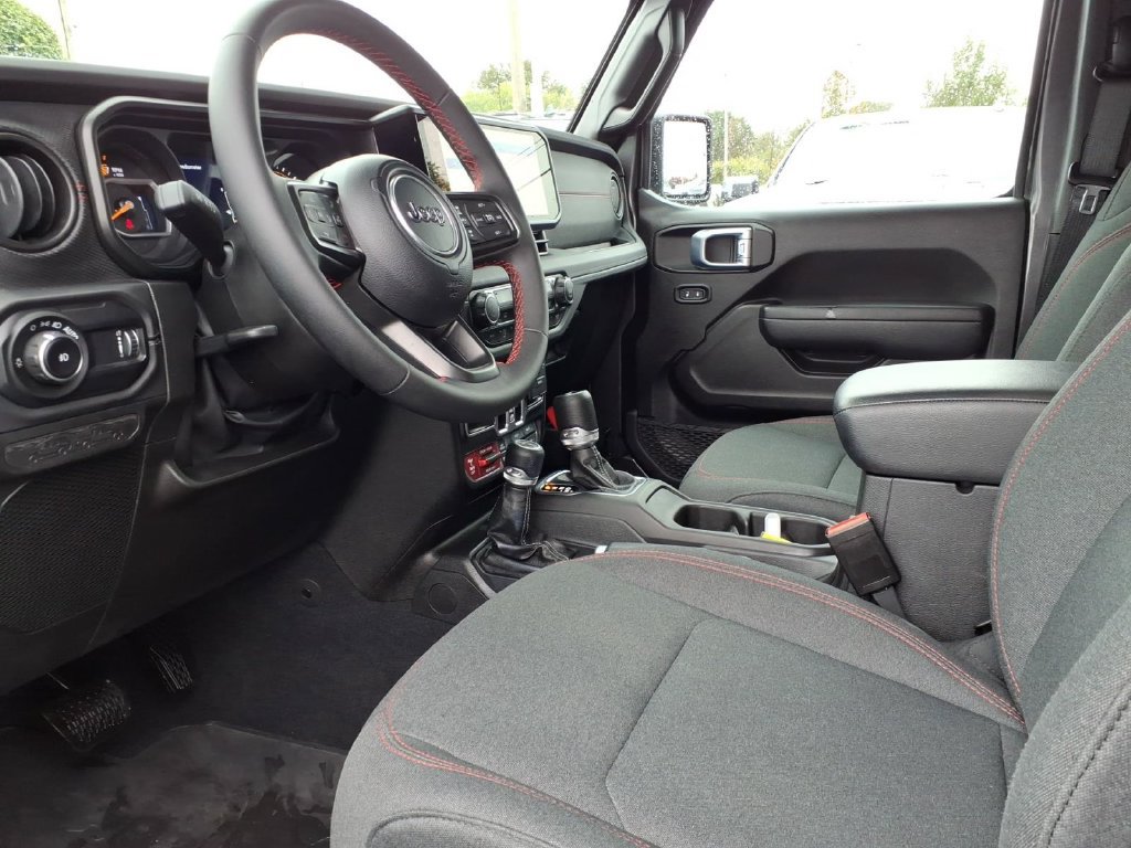 Used 2024 Jeep Wrangler Unlimited Rubicon AWD/4WD image 13