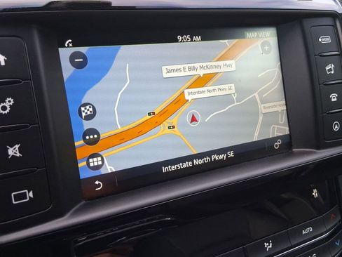 Used 2017 Jaguar F-PACE Premium image 25