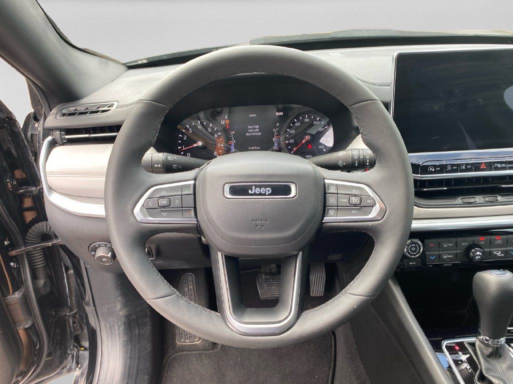 Used 2026 Jeep Compass Limited AWD/4WD image 12