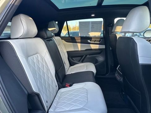 Used 2025 Volkswagen Atlas Cross Sport SEL Premium R-Line AWD/4WD image 20