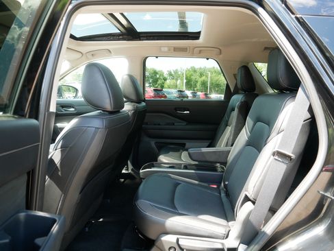 Certified 2024 Nissan Pathfinder SL w/ SL Premium Package AWD/4WD image 38