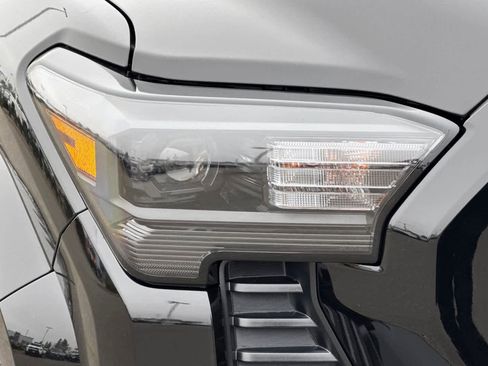 Certified 2026 Toyota Tacoma SR5 AWD/4WD image 28