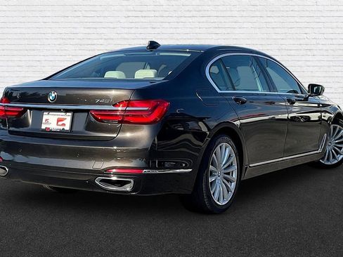 Used 2017 BMW 740i RWD image 6