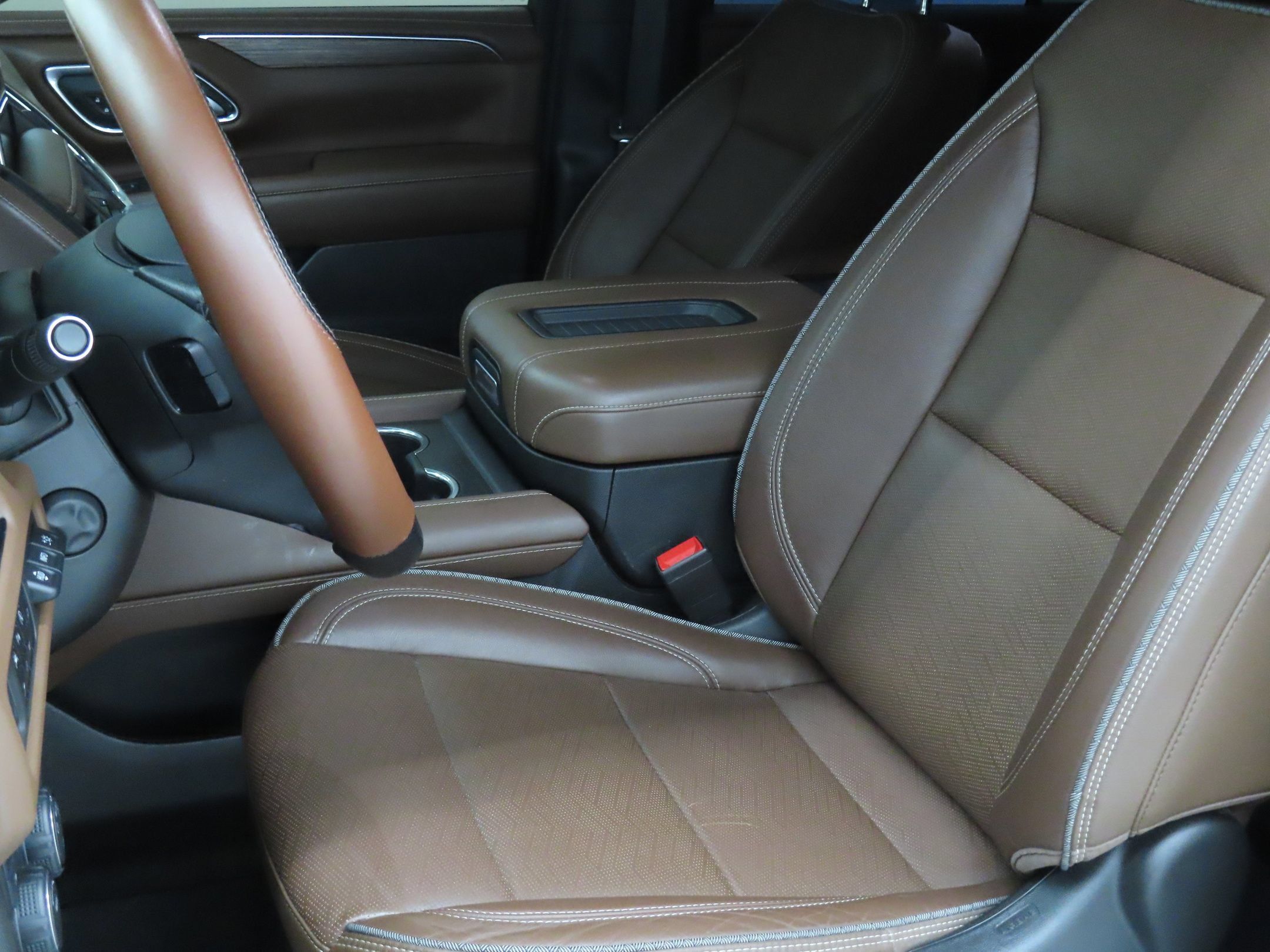 Used 2022 Chevrolet Tahoe High Country AWD/4WD image 11