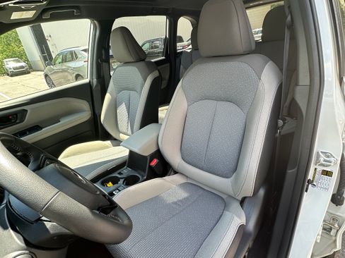 Used 2025 Subaru Forester Premium AWD/4WD image 17