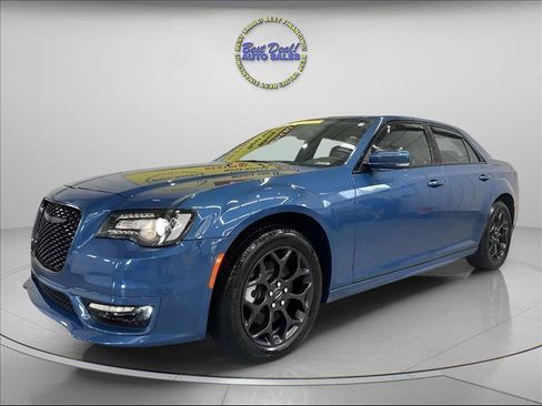 Used 2022 Chrysler 300 Touring L AWD/4WD image 1