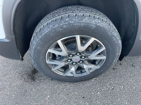 Used 2023 GMC Acadia SLE w/ Driver Convenience Package image 12