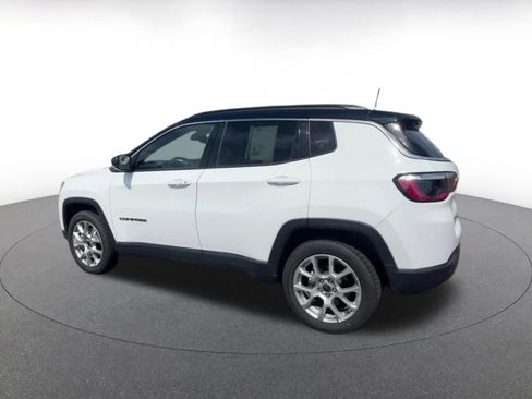 Used 2025 Jeep Compass Limited AWD/4WD image 10