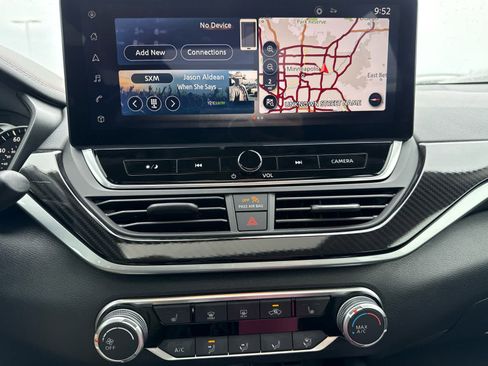 Used 2024 Nissan Altima 2.5 SR w/ SR Premium Package AWD/4WD image 9