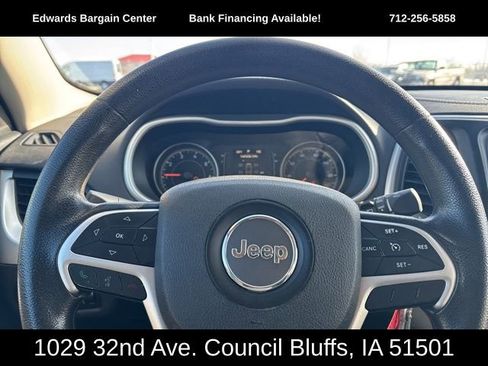 Used 2015 Jeep Cherokee Sport image 18