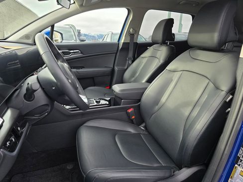 Certified 2025 Kia Sportage EX image 22
