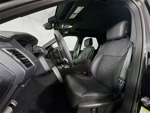 New 2026 Land Rover Discovery Dynamic SE image 11